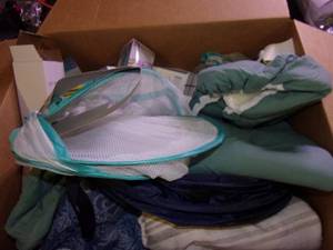 lot 89 image: box of lint removers, laundry bags ...