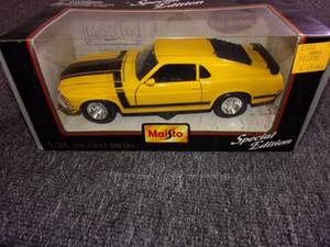 lot 131 image: maisto 124 diecast metal 1970 ford...