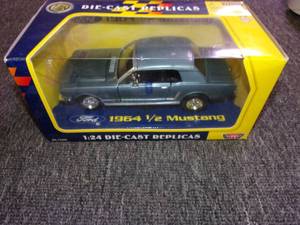 lot 142 image: motor max 124 die cast replica 196...