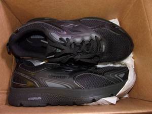 lot 188 image: Skechers Womens GOrun Consistent R...