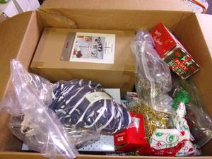 lot 191 image: box of christmas items ...