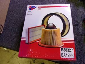 lot 279 image: box of 8 carquest R88327 air filter...