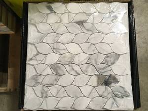 4 Boxes of MSI Calacatta Blanco 12 in. x 13 in. x 10mm Polished Marble Mesh-Mounted Mosaic Tile (10.80 sq. ft.case) Customer Returns See Terms on Auction