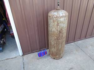 lot 112 image: 100 lb propane tank. Has some gas in it. As shown.