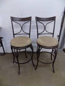 2 Swivel Bar Stools