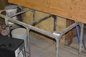 lot 92 image: Metal Table Frame 5 x 2.5