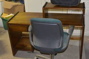lot 100 image: Desk, bag and rolling chair