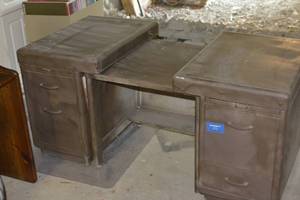 lot 89 image: 3 piece metal desk and office chair