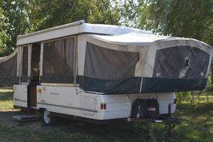 lot 12 image: Pop up Camper