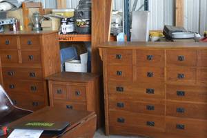 lot 24 image: Wooden Bedroom set