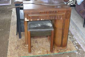 lot 33 image: singer sewing table