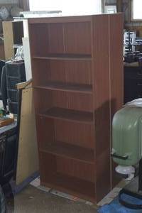 lot 40 image: 2 matching bookshelves