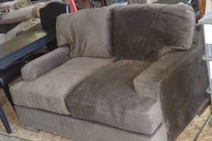 lot 67 image: love seat