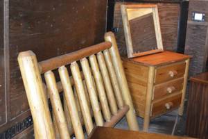 lot 103 image: Pine Bedroom set
