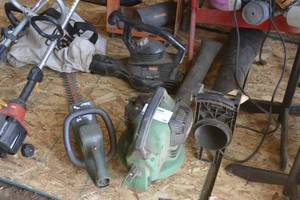 lot 120 image: 2 blowervacs, hedge trimmer