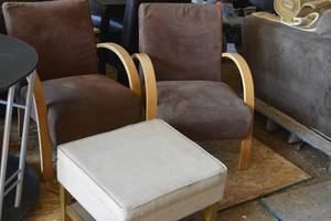 lot 142 image: 2 chairs and foot stool