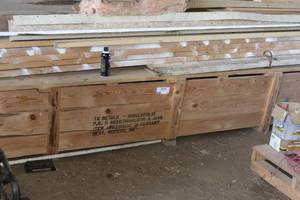lot 147 image: Large pallet container