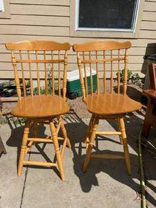 lot 151 image: Swivel Bar Stools