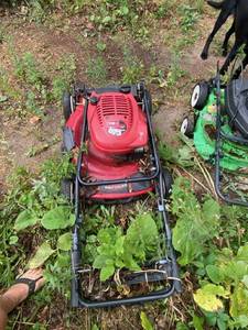 lot 152 image: lot of lawn mowers