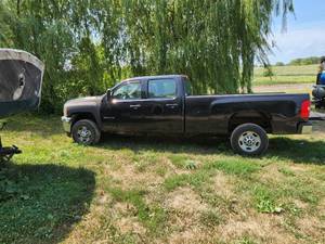 lot 3 image: 2011 Chevy Silverado 6.6 Diesel Duramax 2500HD