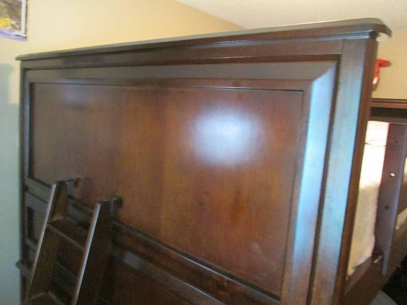 Rare Full Size Wood bunk bed with ladder and displ...