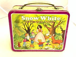 lot 2 image: Snow White and The Seven Dwarfs Metal Lunchbox with Spinner Game