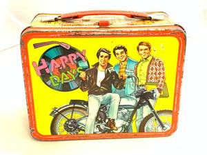 lot 4 image: 1976 Vintage Happy Days Metal Lunch Box