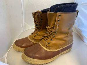 lot 35 image: Sorel Winter Boots Size 11 or 11 12  Made In Canada