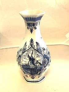 lot 43 image: Delfts Holland Hand Painted Vase 10 Inch Tall