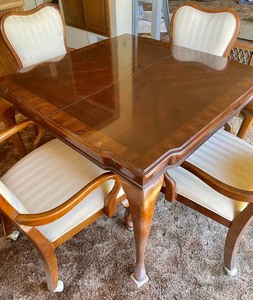 lot 10 image: Fine Dining Table with 4 Captains Chairs on Casters and Slide Out Cupholders