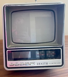 lot 13 image: Vintage Zenith TV, AMFM Radio and Clock