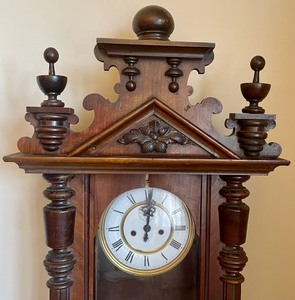 lot 11 image: Vintage Clock for Refurbish or Parts