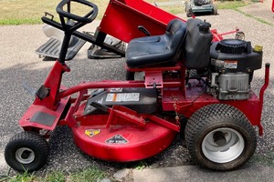 lot 4 image: Briggs & StrattonSnapper 11.5 HP 28 Riding Mover with Attachments