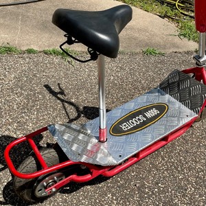 lot 29 image: 900W Scooter