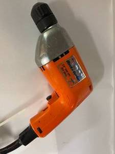 lot 54 image: Black and Decker 38th Inch VSR Drill Model 7190