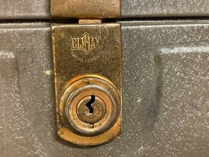 lot 75 image: Vintage Climax Tool Box Full of Vintage Test Tubes