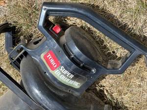 lot 90 image: Toro Super Blowervac Model 51582