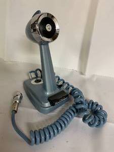 lot 121 image: Vintage 23 Channel CB Transceiver With Microphone Model A-2567