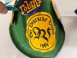 lot 125 image: 1960s Robins Hats and Buttons