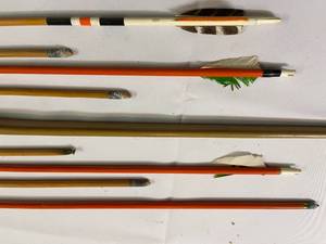 lot 139 image: Vintage Childs Bow and Arrows