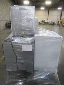 lot 171 image: WHOLESALESALVAGE PALLET (3 Pieces) OF BEVERAGE COOLER, CHEST AND UPRIGHT FREEZERS