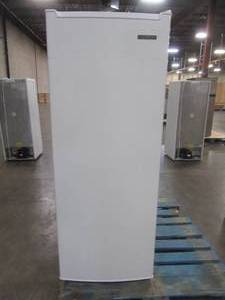 lot 176 image: Thomson Upright Freezer 6.5 cu. ft., TFRF690 - SLIGHTLY USED SCRATCH AND DENT - WORKS