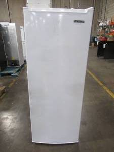 lot 179 image: Thomson Upright Freezer 6.5 cu. ft., TFRF690 - SLIGHTLY USED SCRATCH AND DENT - WORKS