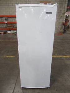lot 181 image: Thomson Upright Freezer 6.5 cu. ft., TFRF690 - SLIGHTLY USED SCRATCH AND DENT - WORKS