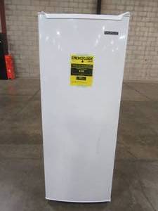 lot 194 image: Thomson Upright Freezer 6.5 cu. ft., TFRF690 - SLIGHTLY USED SCRATCH AND DENT - WORKS