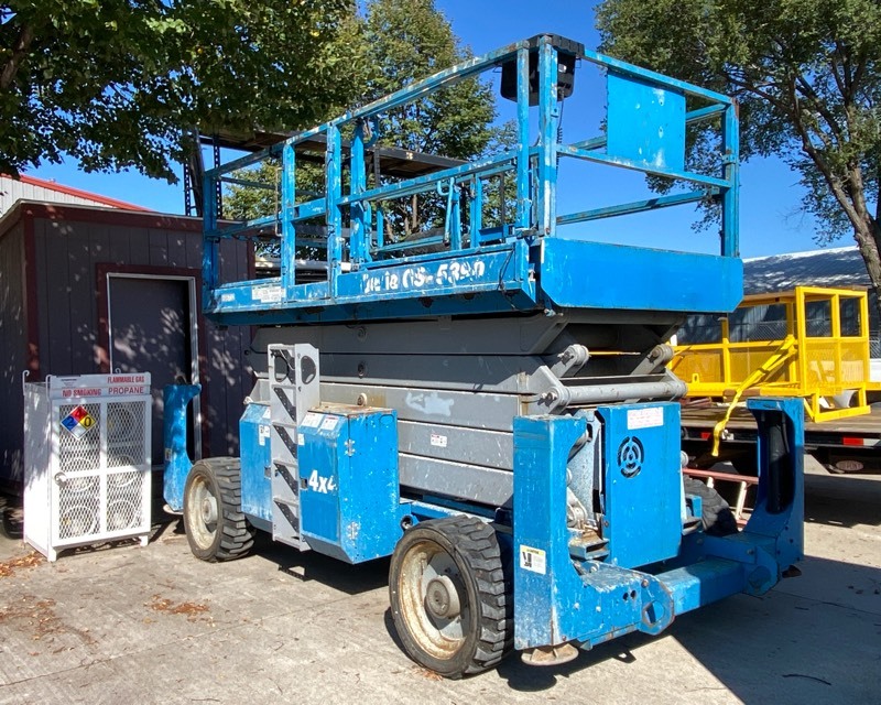 lot 475 image: 2008 Genie GS-5390 Rough Terrain Scissor Lift