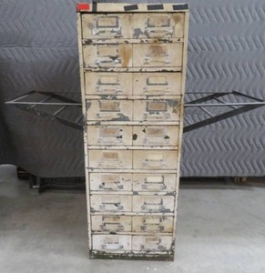 lot 5 image: METAL STORAGE CABINET  TOOL BOX