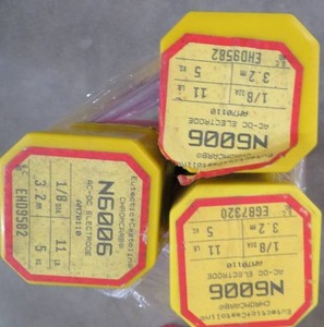 lot 7 image: 3 CONTAINERS OF N6006 WELDING RODS