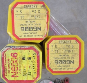 lot 9 image: 3 CONTAINERS OF N6006 WELDING RODS