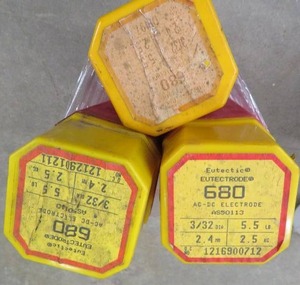 lot 13 image: 3 CONTAINERS OF 680 WELDING RODS